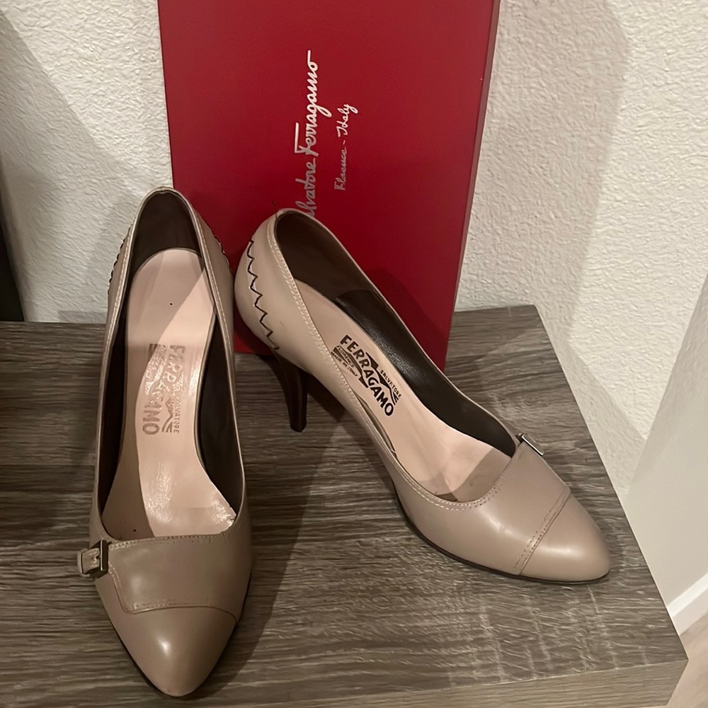 Authentic Salvatore, Ferragamo, genuine leather stiletto heels, size 10, taupe